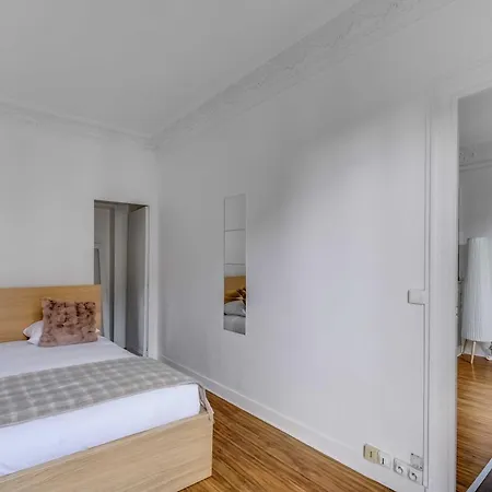 Haussmannian - 2bdr-6p Near Marais-sentier *