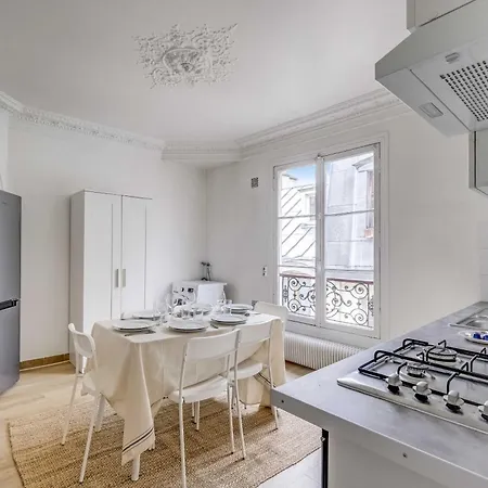 Haussmannian - 2bdr-6p Near Marais-sentier *