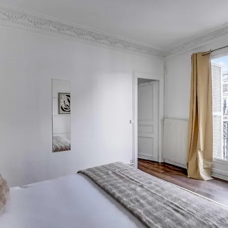 Apartment Haussmannian - 2bdr-6p Near Marais-sentier Paris