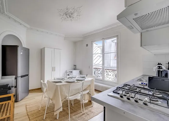 Haussmannian - 2bdr-6p Near Marais-sentier *